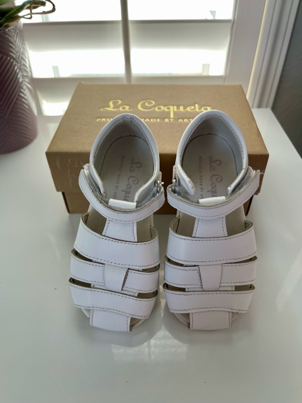 La Coqueta White Leather Sandals